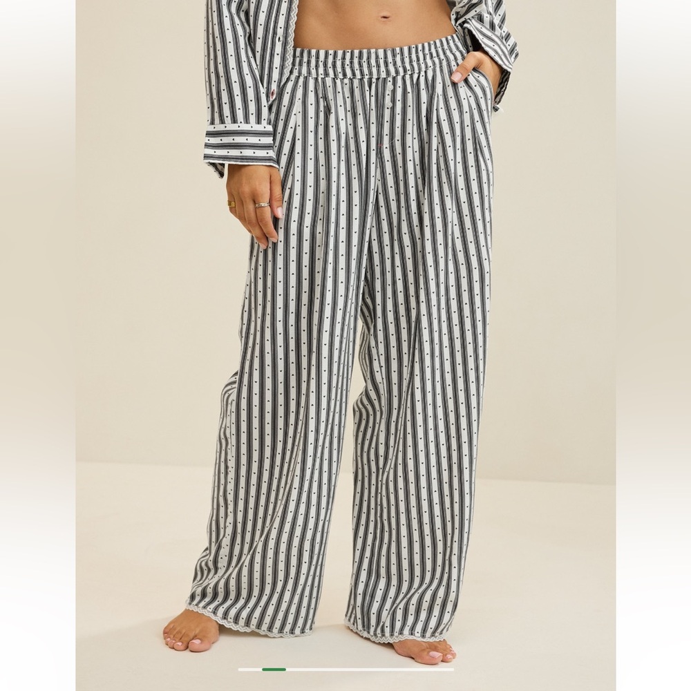 Aerie Black and White Street Flannel Pajama Trouser Pants Size Large, NWT